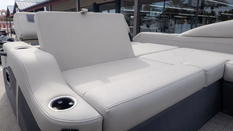 Slide: The Image of Barletta Cabrio 22U 2025 - 10