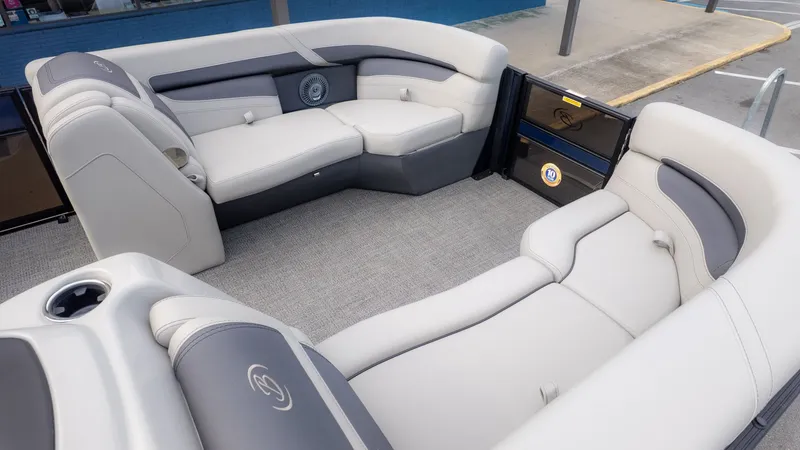 Slide: The Image of Barletta Cabrio 22U 2025 - 11