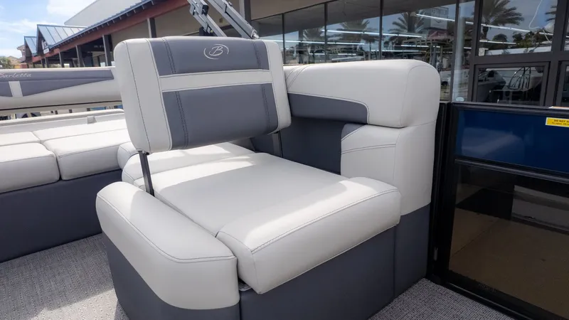 Slide: The Image of Barletta Cabrio 22U 2025 - 15