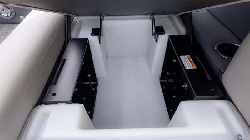 Slide: The Image of Barletta Cabrio 22U 2025 - 16