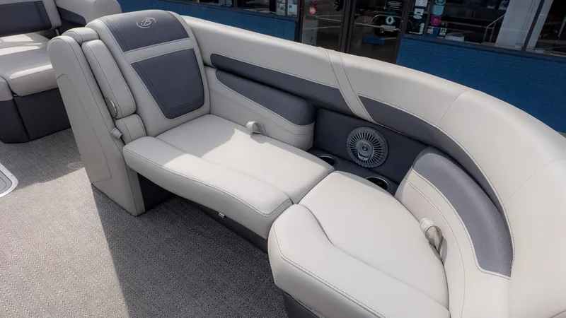 Slide: The Image of Barletta Cabrio 22U 2025 - 19