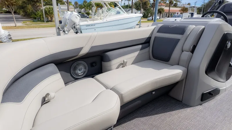 Slide: The Image of Barletta Cabrio 22U 2025 - 21