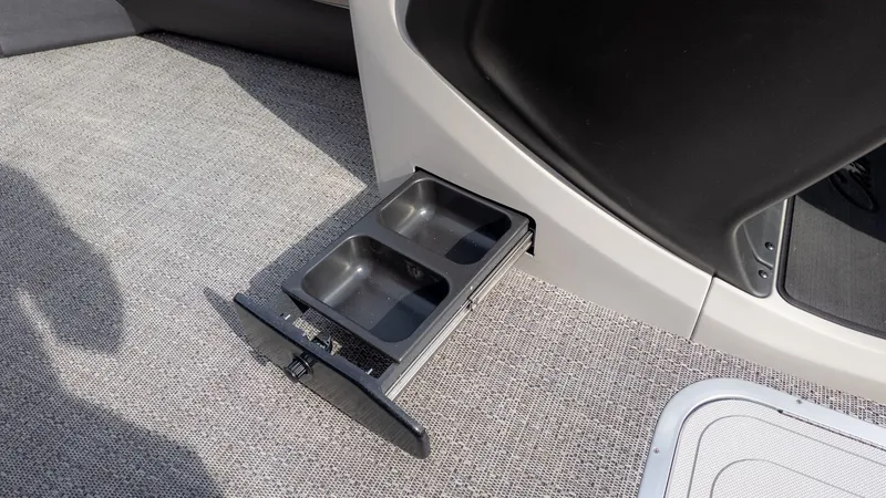 Slide: The Image of Barletta Cabrio 22U 2025 - 22