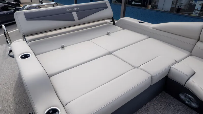 Slide: The Image of Barletta Cabrio 22U 2025 - 8