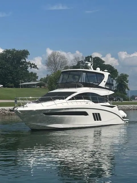 Slide: The Image of Sea Ray 510 Fly 2016 - 2