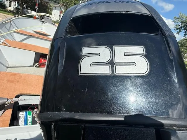 Slide: The Image of 1999 Lund SSV-16 Tiller boat with Mercury 25 horsepower outboard motor. - 10