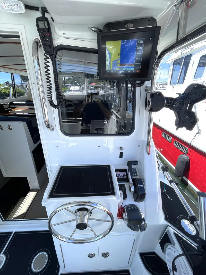 Slide: The Image of Control panel of a 2016 Lindell Ocean Roamer boat with navigation equipment. - 27