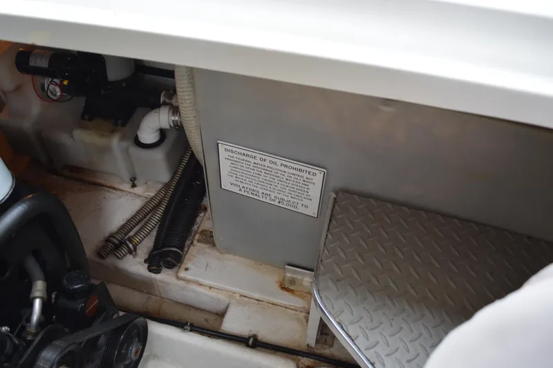 Slide: The Image of 1998 Formula 31 PC engine compartment with oil discharge warning sign. - 45