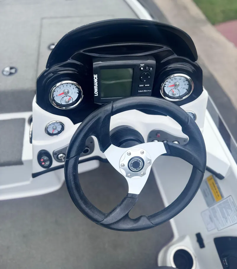 Slide: The Image of Steering console of a 2015 Nitro Z6 SC boat with gauges and Lowrance display. - 7