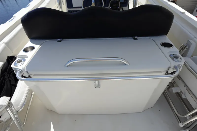 Slide: The Image of 2005 Hydra-Sports Vector 3300 CC boat interior with seating and storage. - 24