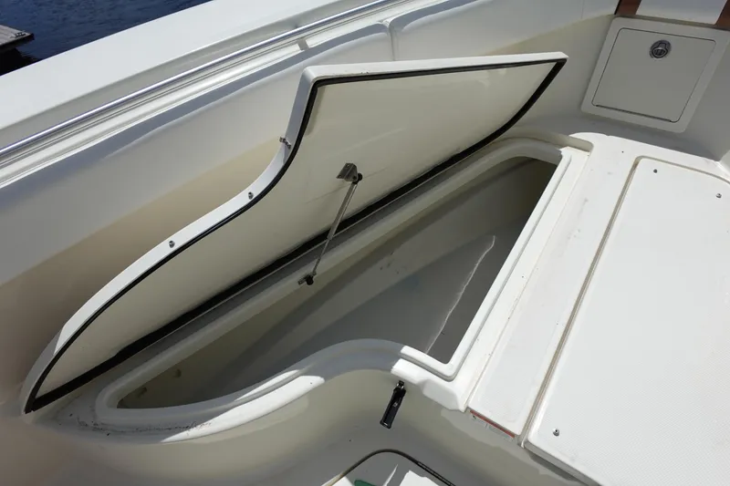 Slide: The Image of Open storage compartment on 2005 Hydra-Sports Vector 3300 CC boat. - 46