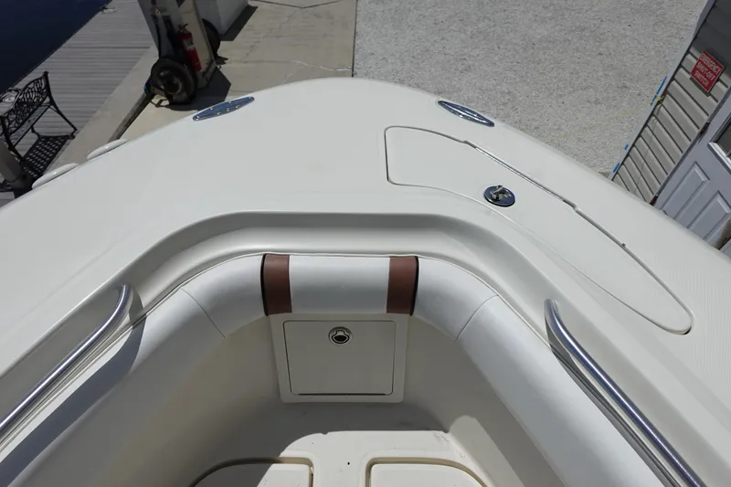 Slide: The Image of 2005 Hydra-Sports Vector 3300 CC boat deck with storage compartment and railing. - 47
