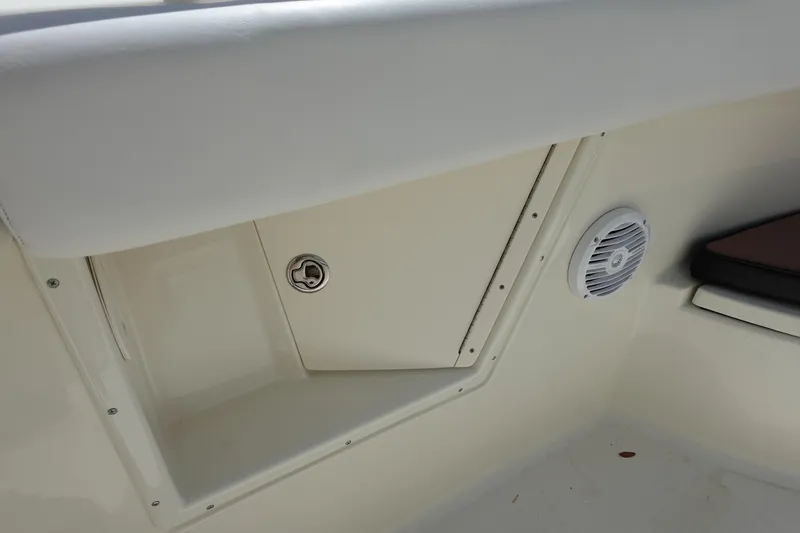 Slide: The Image of Hydra-Sports Vector 3300 CC 2005 - 55