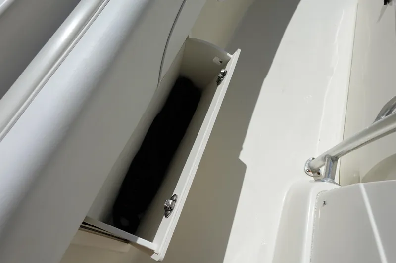 Slide: The Image of Hydra-Sports Vector 3300 CC 2005 - 58