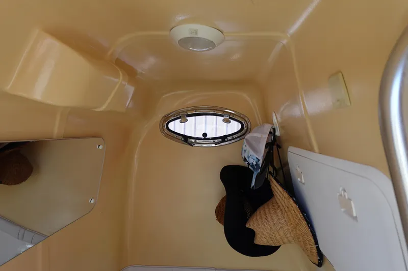 Slide: The Image of Hydra-Sports Vector 3300 CC 2005 - 61