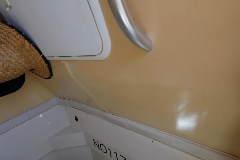 Slide: The Image of Hydra-Sports Vector 3300 CC 2005 - 63