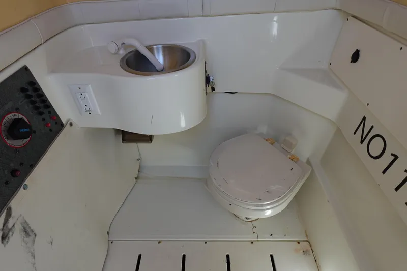 Slide: The Image of Hydra-Sports Vector 3300 CC 2005 - 64