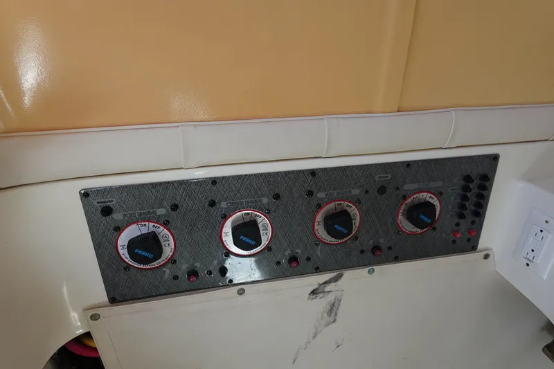 Slide: The Image of Hydra-Sports Vector 3300 CC 2005 - 66