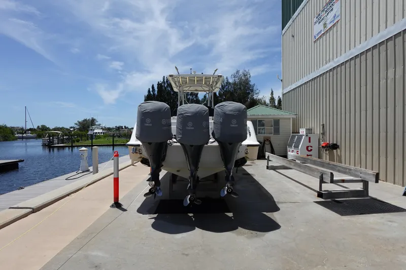 Slide: The Image of Hydra-Sports Vector 3300 CC 2005 - 68