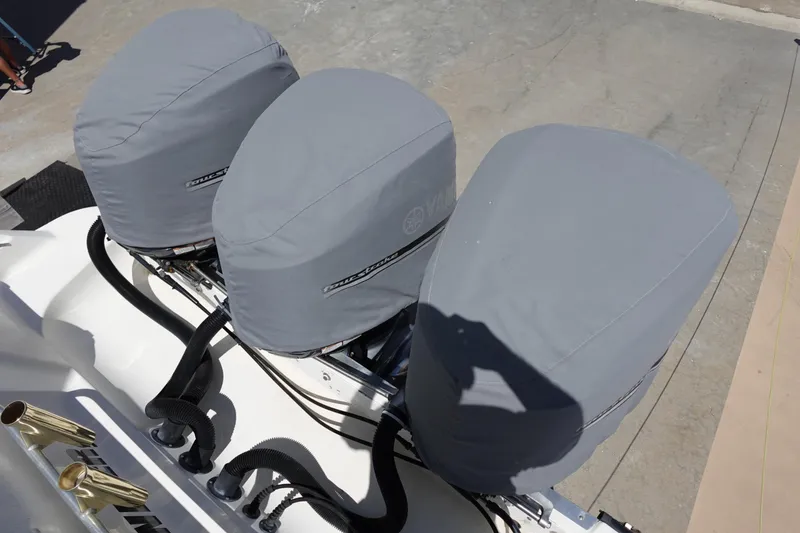 Slide: The Image of Hydra-Sports Vector 3300 CC 2005 - 69