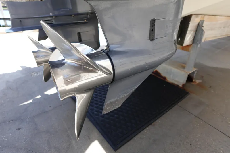 Slide: The Image of Hydra-Sports Vector 3300 CC 2005 - 77