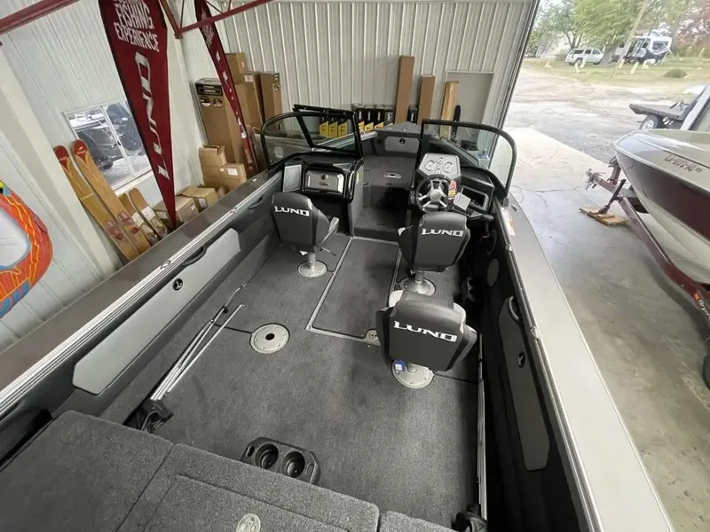 Slide: The Image of 2025 LUND 1975 TYEE WHITE WACONDA BOATS - 1