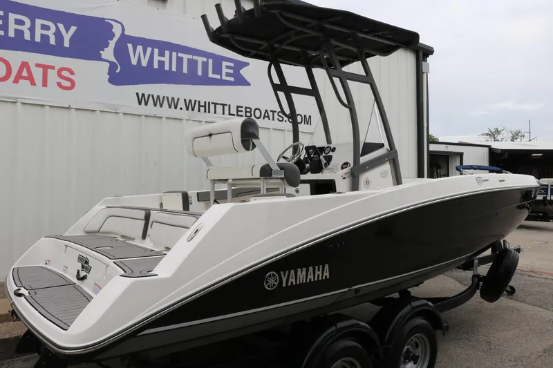 Slide: The Image of 2019 Yamaha Boats 210 FSH Sport on trailer at Whittle Boats dealership. - 3