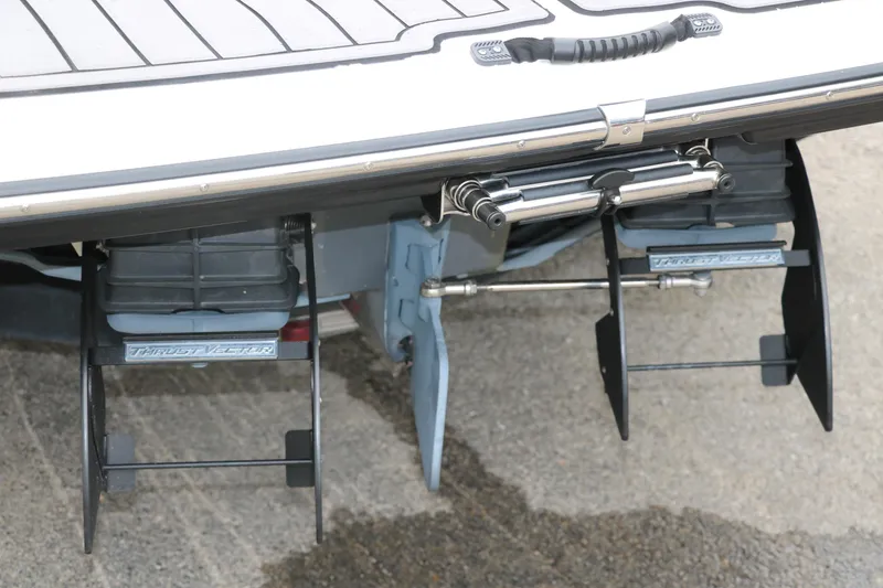 Slide: The Image of 2019 Yamaha Boats 210 FSH Sport rear view with Thrust Vector fins. - 8