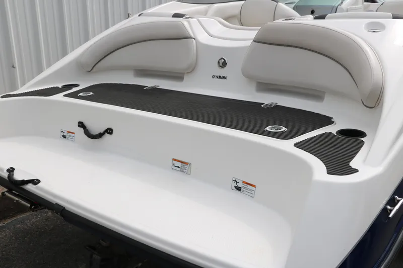 Slide: The Image of 2014 Yamaha Boats SX190 rear view with seating and swim platform. - 7