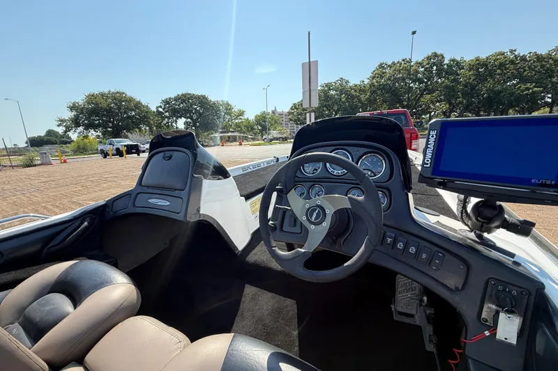 Slide: The Image of 2004 Skeeter ZX250 boat interior with steering wheel and navigation system. - 32