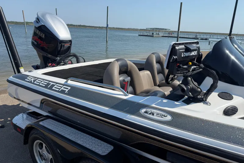 Slide: The Image of 2004 Skeeter ZX250 boat with Yamaha engine and Lowrance electronics by a lake. - 33