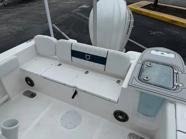 Slide: The Image of Sea Fox 248 Commander 2025 - 14