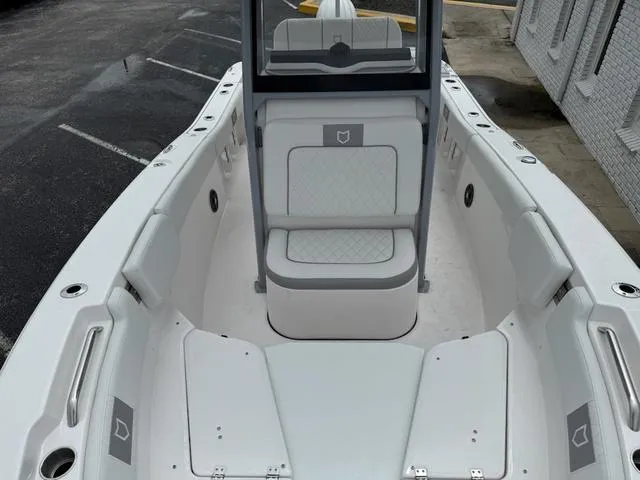 Slide: The Image of Sea Fox 228 Commander 2025 - 13