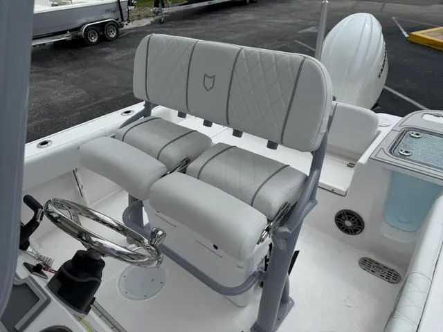 Slide: The Image of Sea Fox 228 Commander 2025 - 14