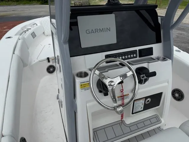 Slide: The Image of Sea Fox 228 Commander 2025 - 17