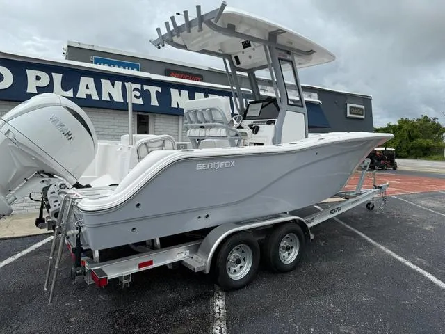 Slide: The Image of Sea Fox 228 Commander 2025 - 4