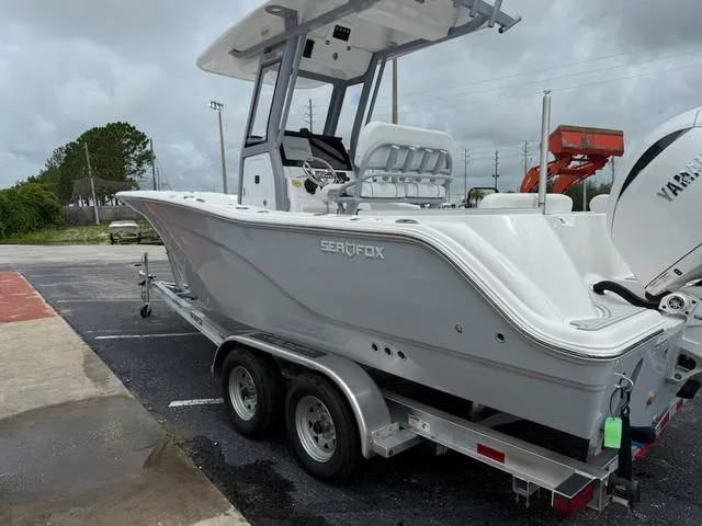 Slide: The Image of Sea Fox 228 Commander 2025 - 5