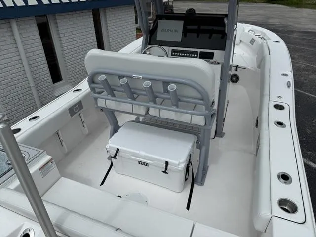 Slide: The Image of Sea Fox 228 Commander 2025 - 8