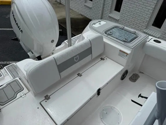 Slide: The Image of Sea Fox 228 Commander 2025 - 9