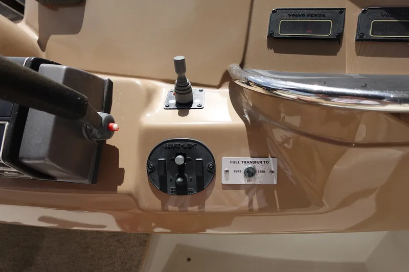 Slide: The Image of Carver 396 Aft Cabin Motor Yacht 2004 - 100