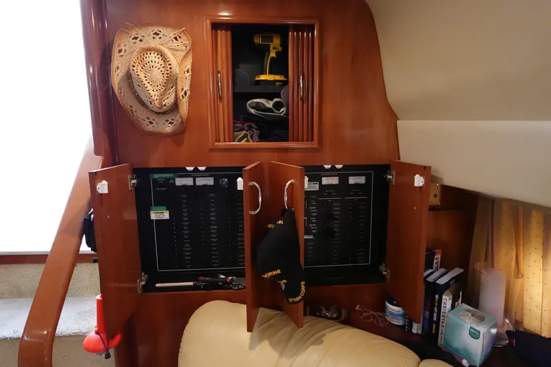 Slide: The Image of Carver 396 Aft Cabin Motor Yacht 2004 - 51