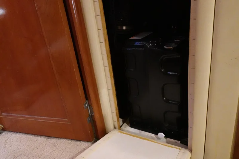 Slide: The Image of Carver 396 Aft Cabin Motor Yacht 2004 - 52