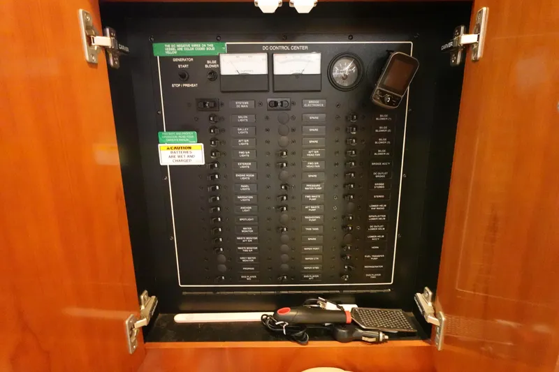 Slide: The Image of Carver 396 Aft Cabin Motor Yacht 2004 - 55