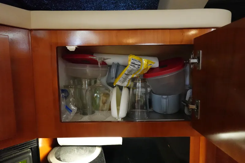 Slide: The Image of Carver 396 Aft Cabin Motor Yacht 2004 - 61