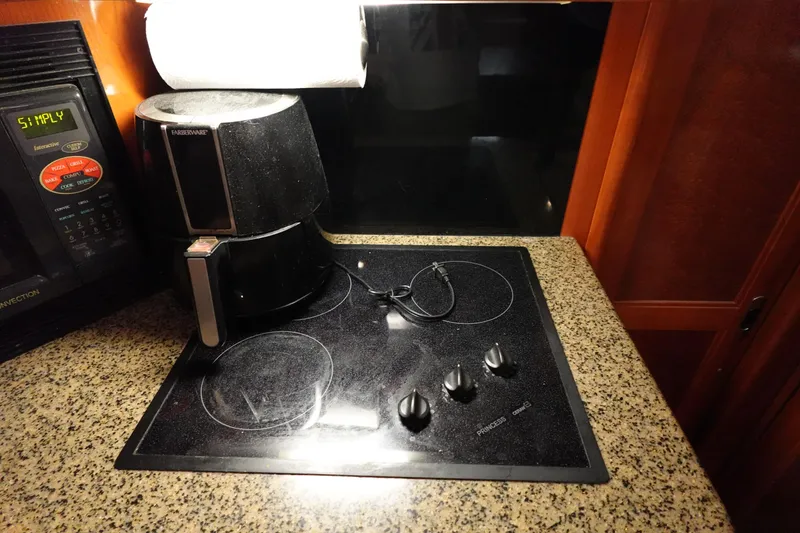 Slide: The Image of Carver 396 Aft Cabin Motor Yacht 2004 - 62