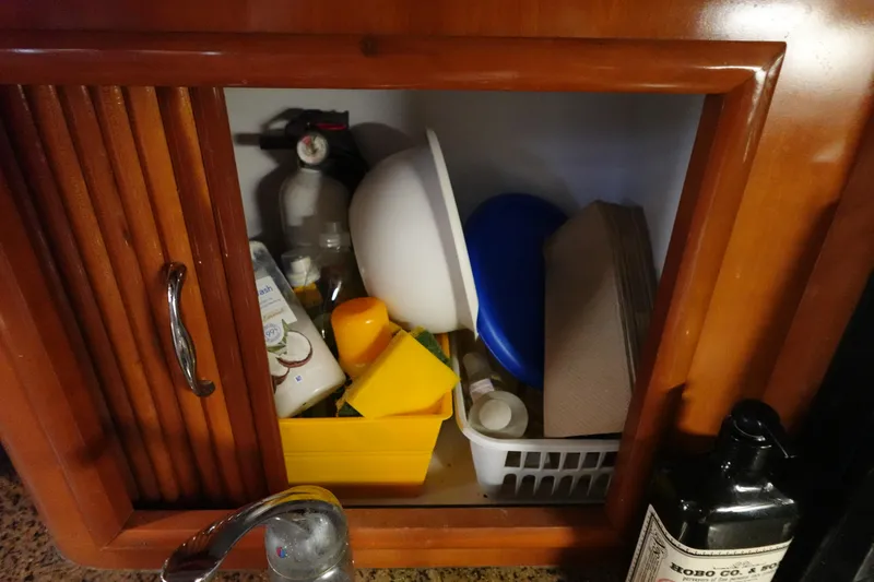 Slide: The Image of Carver 396 Aft Cabin Motor Yacht 2004 - 64