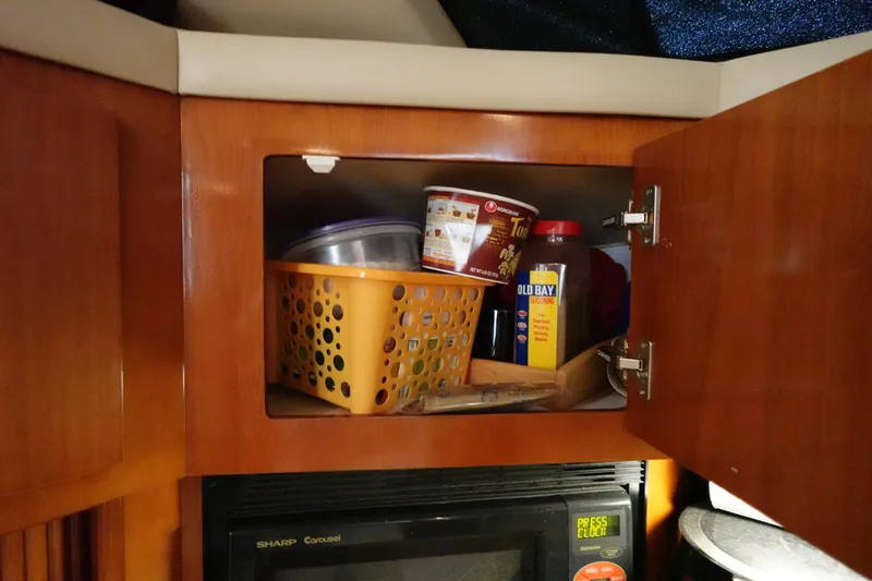 Slide: The Image of Carver 396 Aft Cabin Motor Yacht 2004 - 66