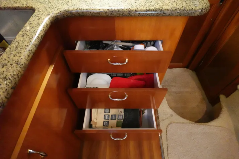 Slide: The Image of Carver 396 Aft Cabin Motor Yacht 2004 - 70