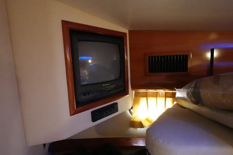 Slide: The Image of Carver 396 Aft Cabin Motor Yacht 2004 - 77