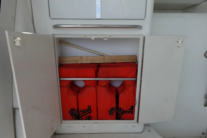 Slide: The Image of Carver 396 Aft Cabin Motor Yacht 2004 - 85